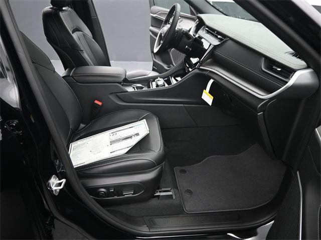 new 2026 Jeep Grand Cherokee car, priced at $47,985