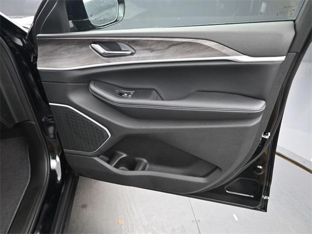 new 2026 Jeep Grand Cherokee car, priced at $47,985