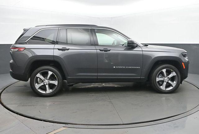 new 2026 Jeep Grand Cherokee car, priced at $40,902