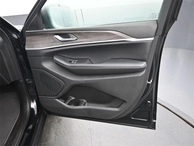 new 2026 Jeep Grand Cherokee car, priced at $48,525