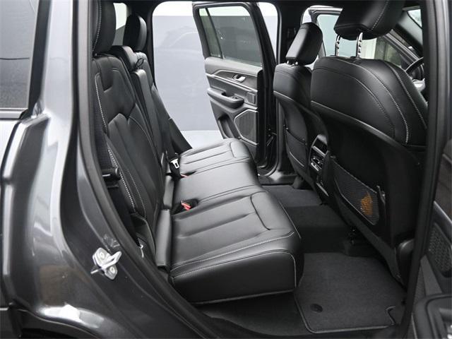 new 2026 Jeep Grand Cherokee car, priced at $47,985