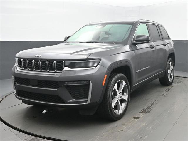 new 2026 Jeep Grand Cherokee car, priced at $47,985