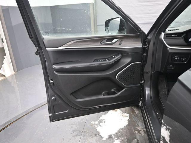 new 2026 Jeep Grand Cherokee car, priced at $47,985