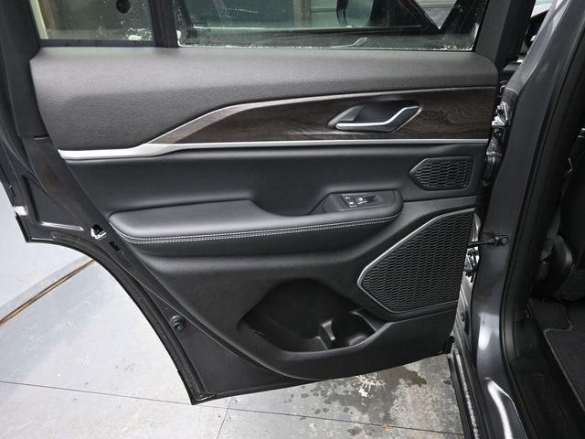 new 2026 Jeep Grand Cherokee car, priced at $47,985