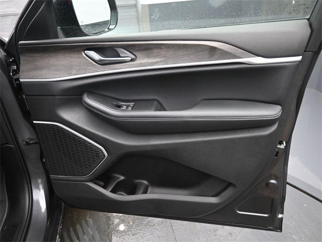 new 2026 Jeep Grand Cherokee car, priced at $47,985