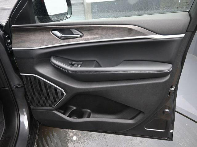 new 2026 Jeep Grand Cherokee car, priced at $47,985