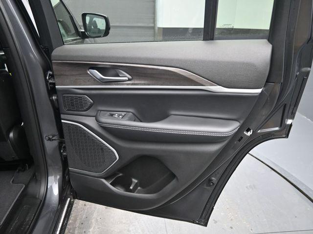 new 2026 Jeep Grand Cherokee car, priced at $47,985