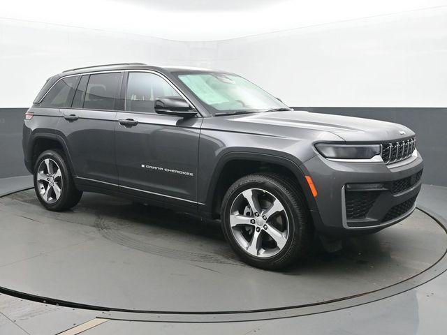new 2026 Jeep Grand Cherokee car, priced at $47,985