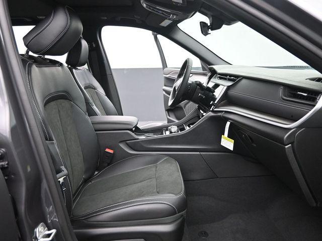 new 2026 Jeep Grand Cherokee car, priced at $48,525