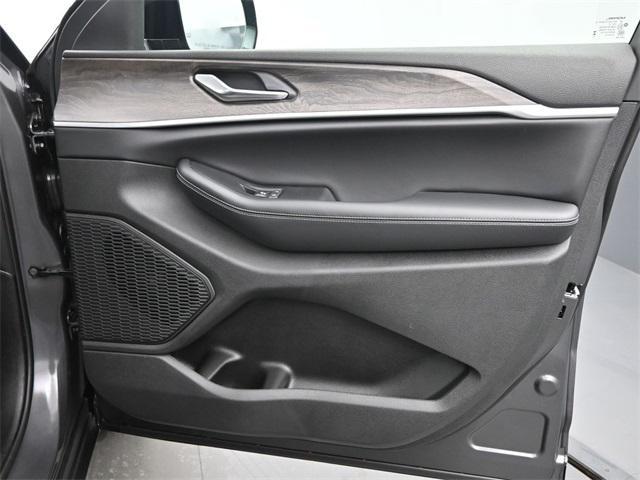 new 2026 Jeep Grand Cherokee car, priced at $48,525