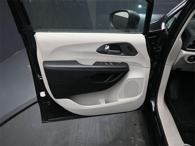 used 2023 Chrysler Pacifica car, priced at $26,102