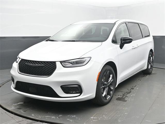 new 2026 Chrysler Pacifica car, priced at $43,993