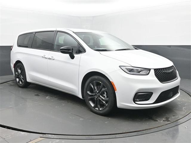 new 2026 Chrysler Pacifica car, priced at $43,993