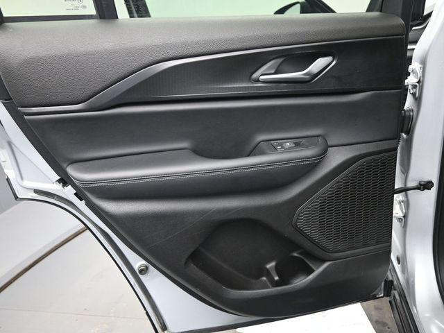 used 2025 Jeep Grand Cherokee car, priced at $33,991