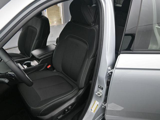 used 2025 Jeep Grand Cherokee car, priced at $33,991