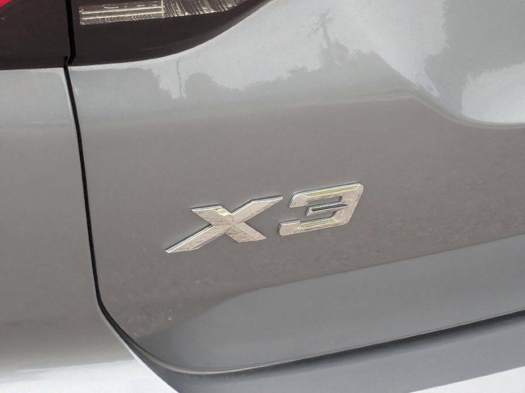 BMW X3 view 11