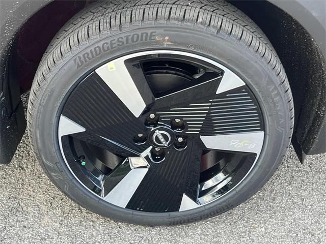 new 2025 Nissan Kicks car, priced at $30,012