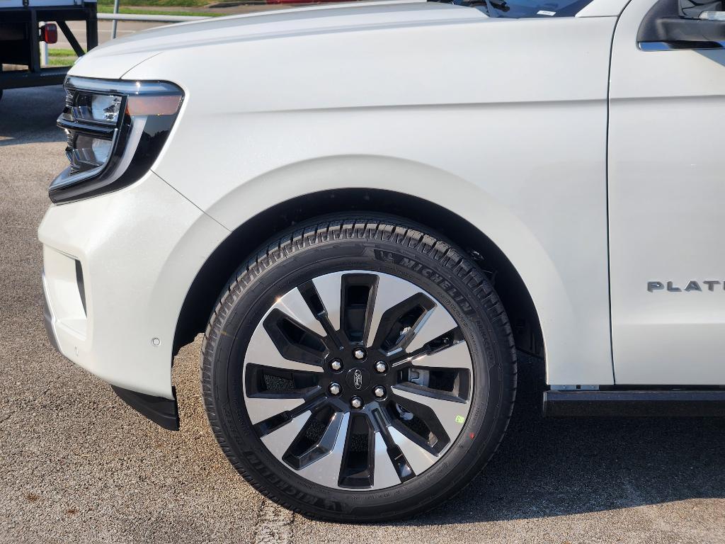 new 2025 Ford Expedition car, priced at $74,701