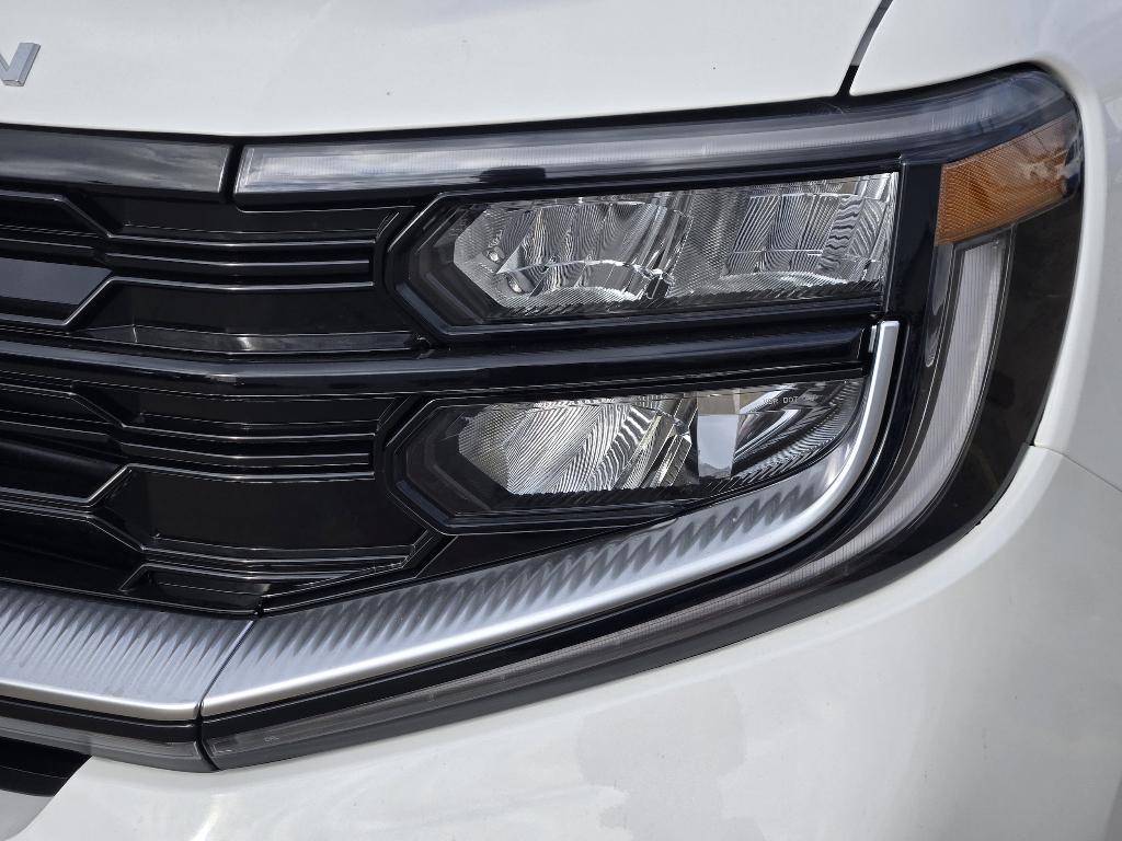 new 2025 Ford Expedition car, priced at $75,625