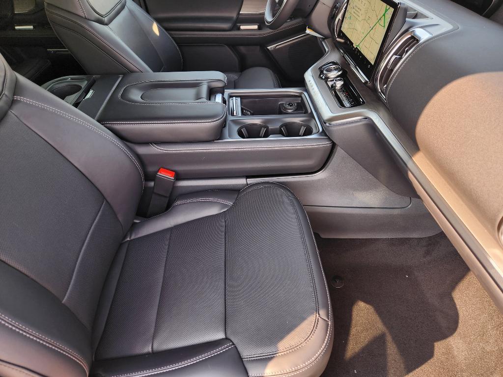 new 2025 Ford Expedition car, priced at $76,701