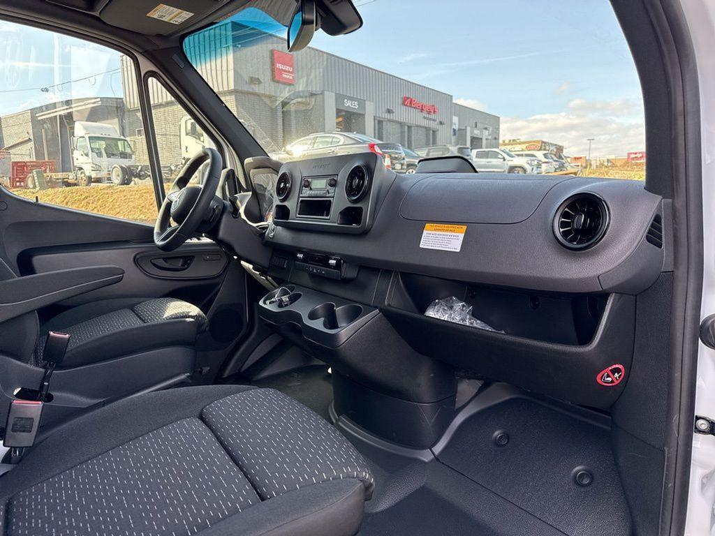 new 2025 Mercedes-Benz Sprinter 2500 car, priced at $53,286