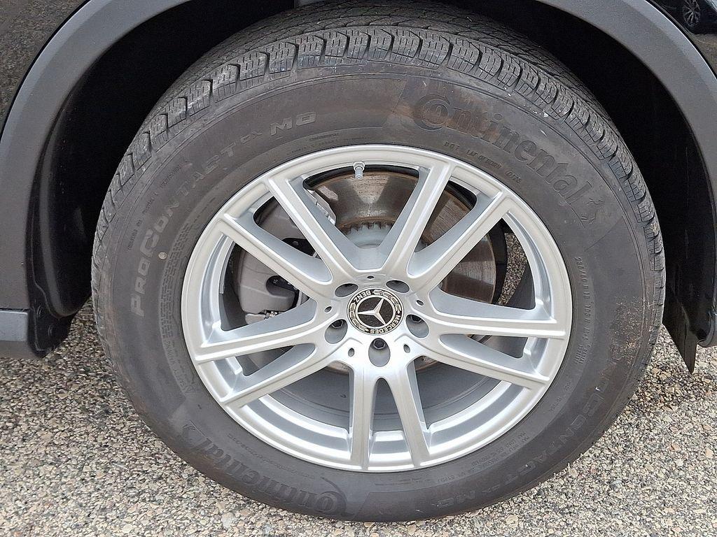 used 2025 Mercedes-Benz GLC 300 car, priced at $48,149