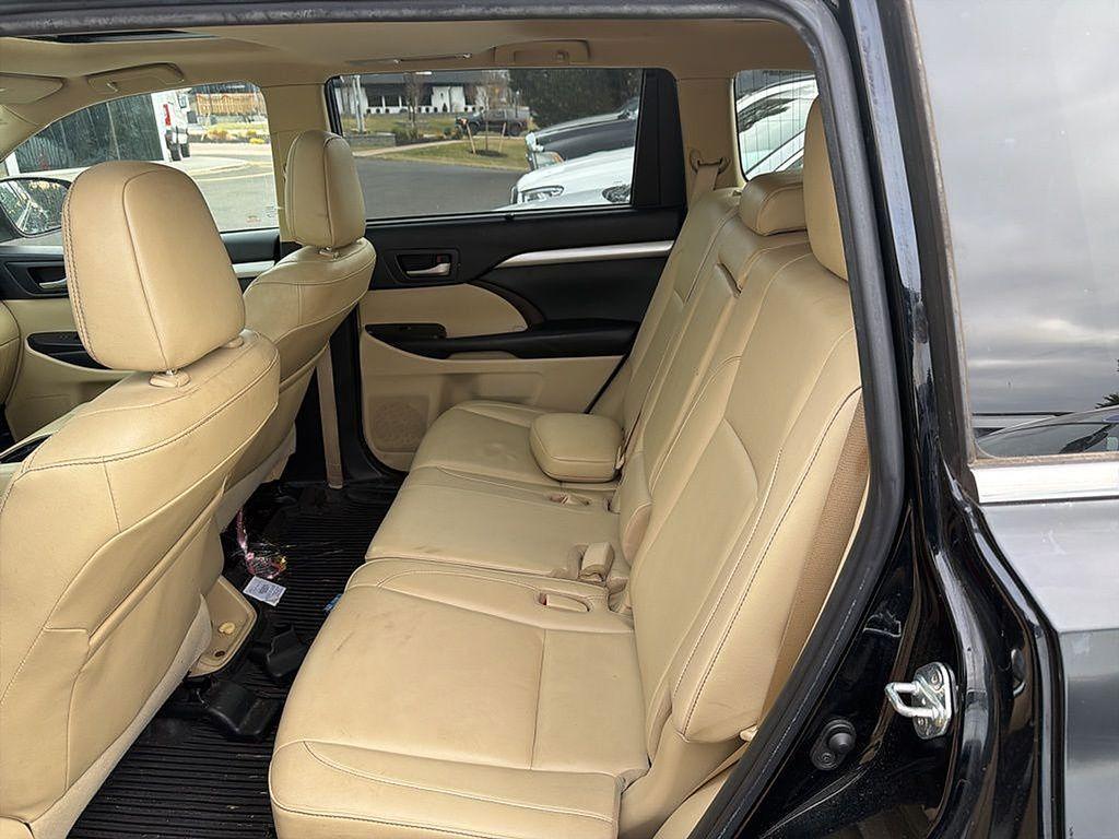 used 2019 Toyota Highlander car, priced at $25,998