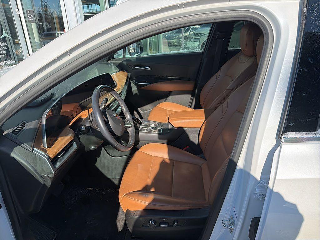 used 2024 Cadillac XT4 car, priced at $33,441