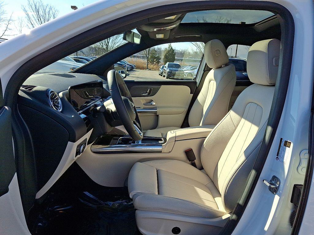 used 2025 Mercedes-Benz GLA 250 car, priced at $45,698