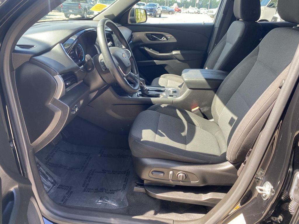 used 2023 Chevrolet Traverse car, priced at $29,999