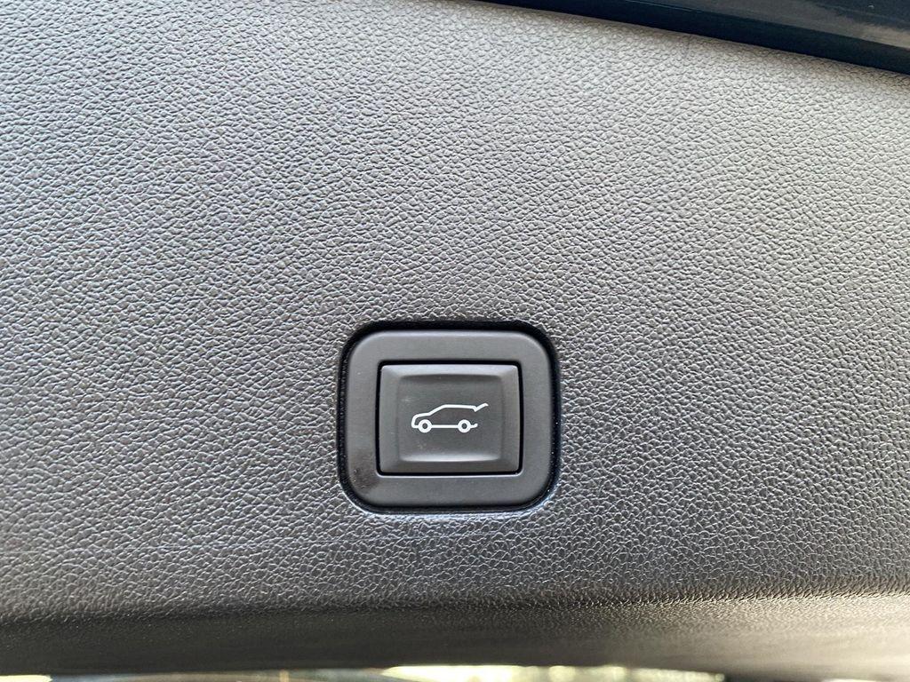 used 2025 Cadillac XT6 car, priced at $43,999