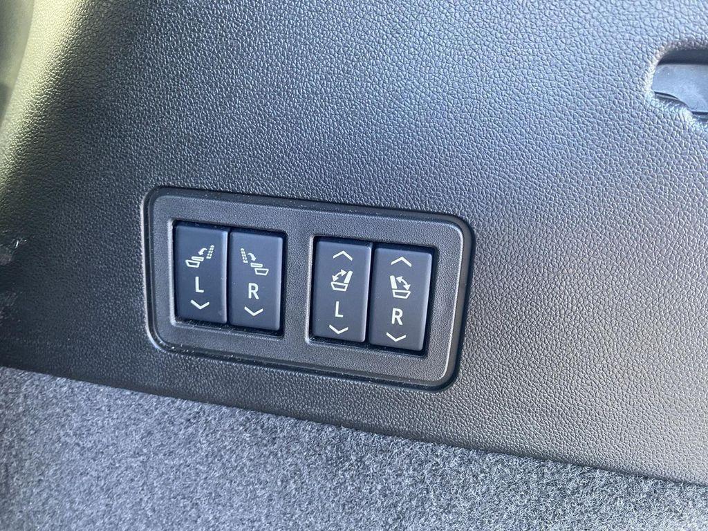 used 2025 Cadillac XT6 car, priced at $43,999