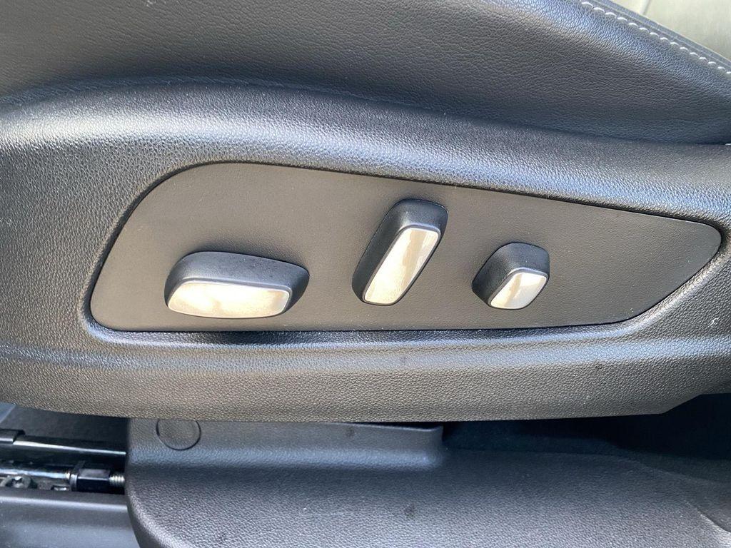 used 2025 Cadillac XT6 car, priced at $43,999