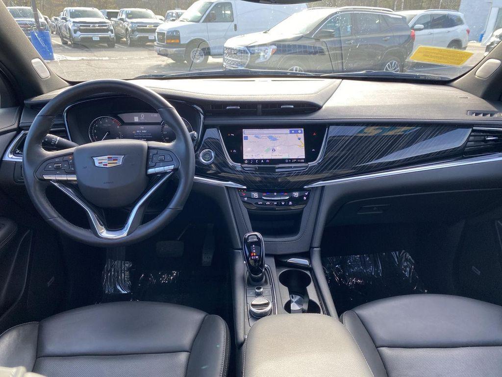 used 2025 Cadillac XT6 car, priced at $43,999
