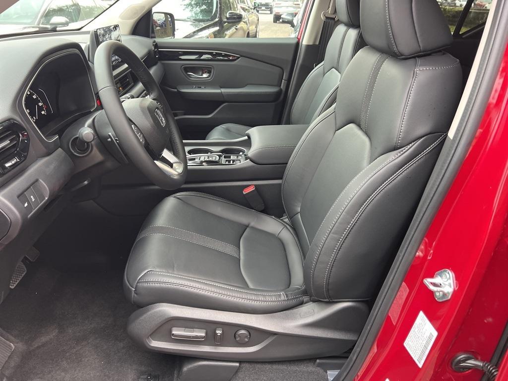 new 2025 Honda Pilot car, priced at $46,050