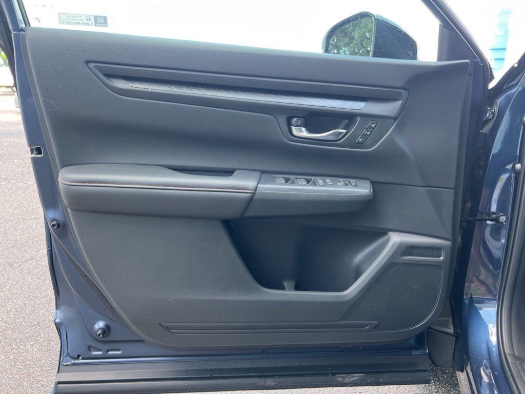 new 2026 Honda CR-V Hybrid car, priced at $40,175