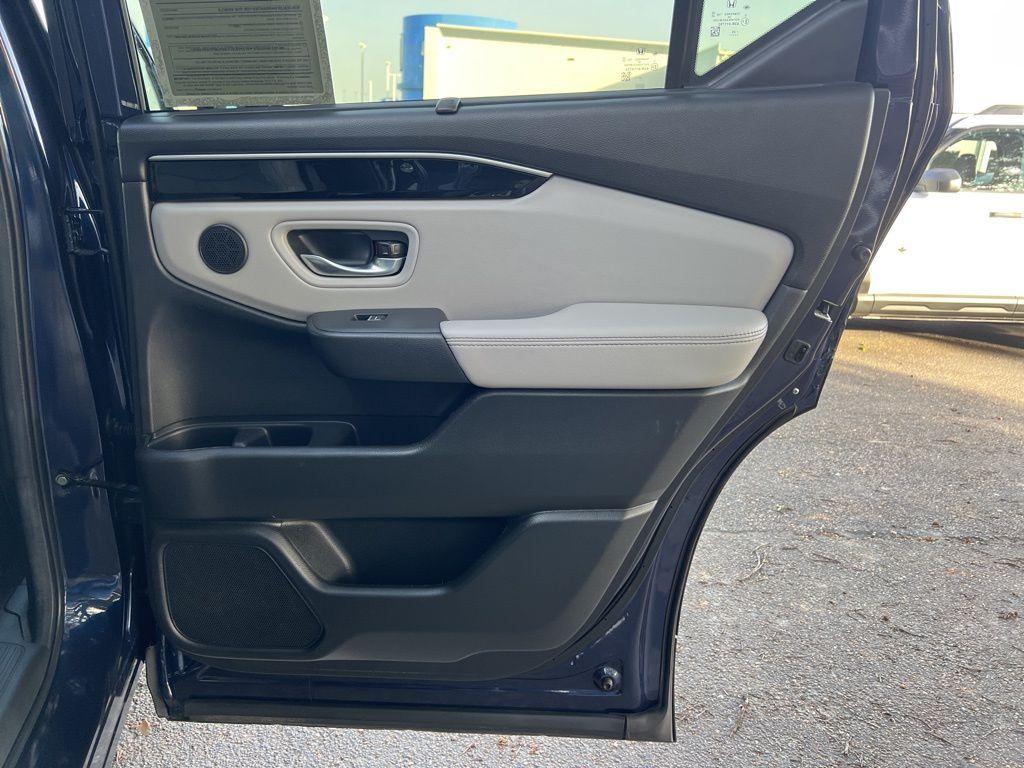 used 2025 Honda Pilot car, priced at $39,883