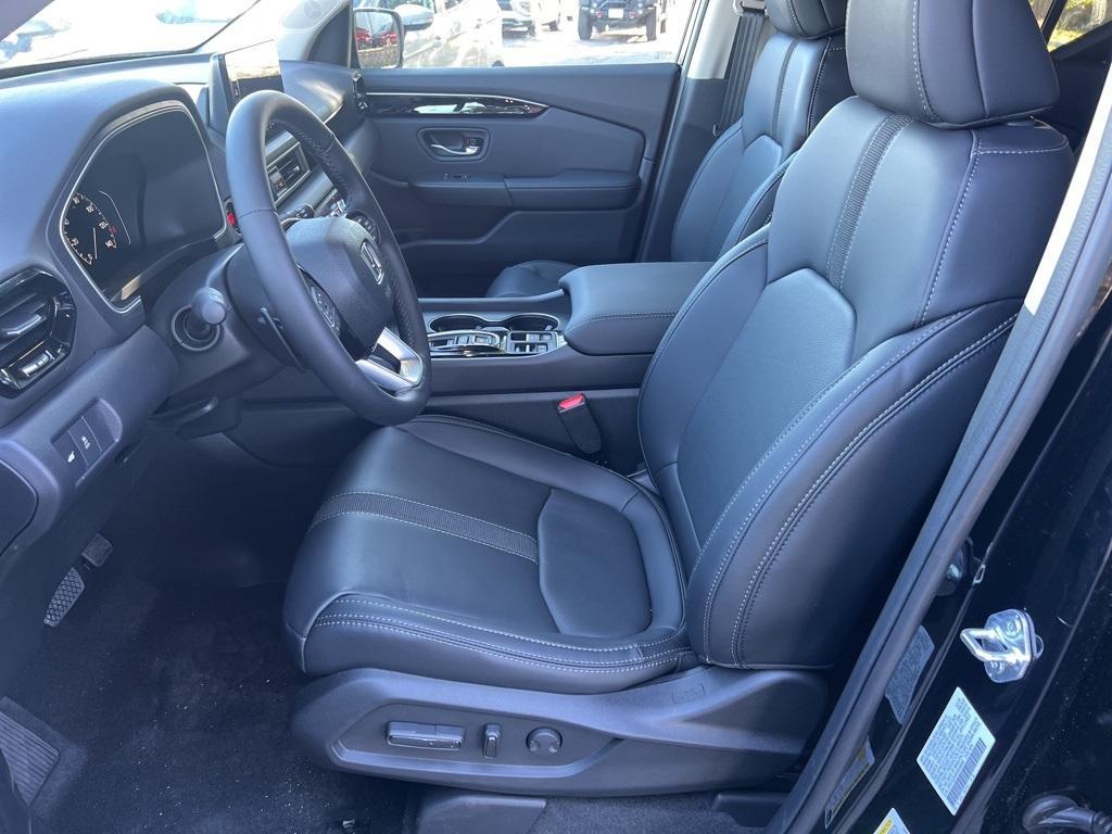 new 2025 Honda Pilot car, priced at $43,495