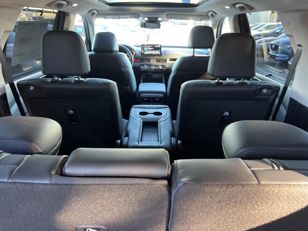new 2025 Honda Pilot car, priced at $49,595