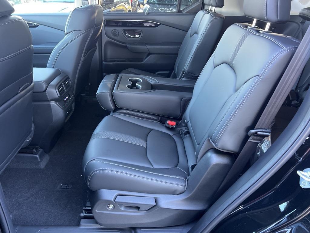 new 2025 Honda Pilot car, priced at $49,595