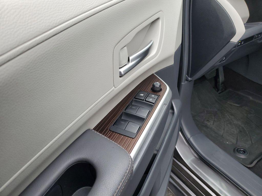 used 2024 Toyota Sienna car, priced at $45,726