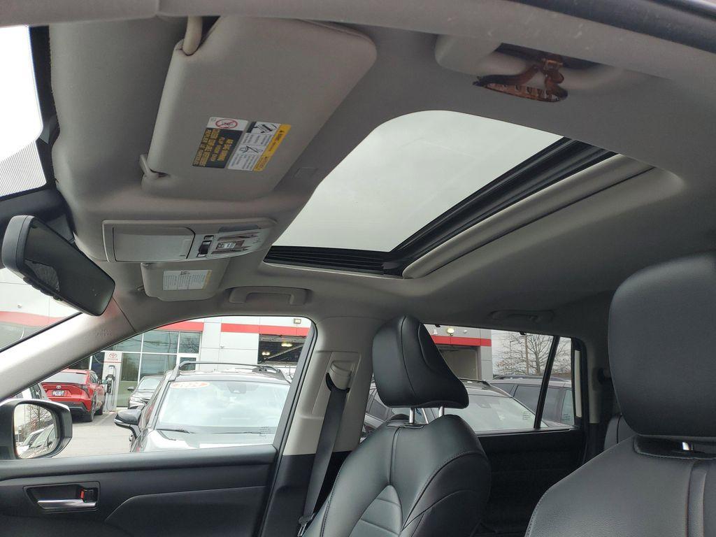 used 2021 Toyota Highlander car, priced at $25,117