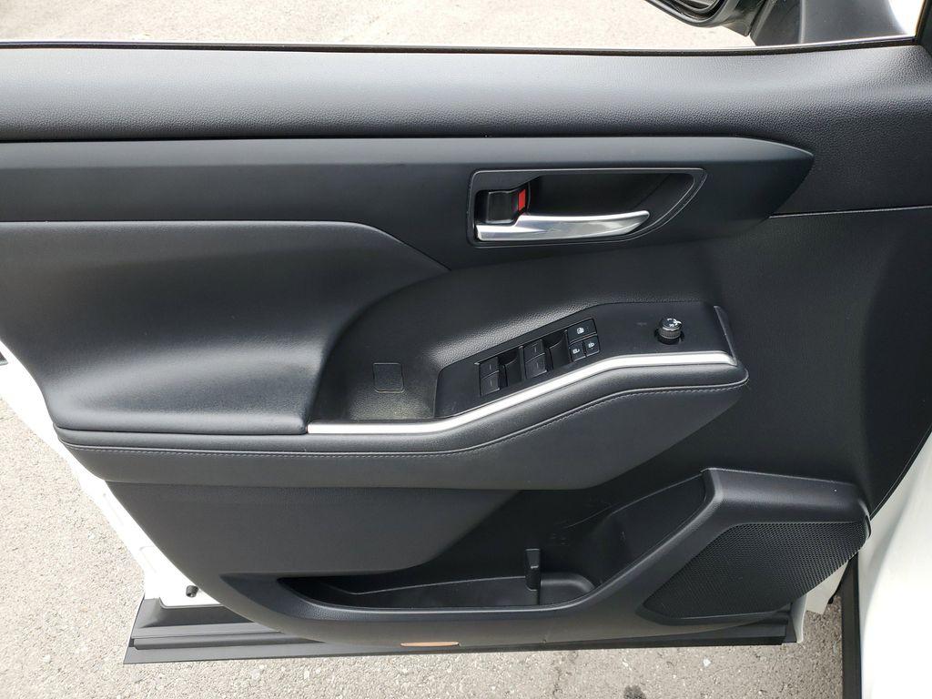 used 2021 Toyota Highlander car, priced at $25,117