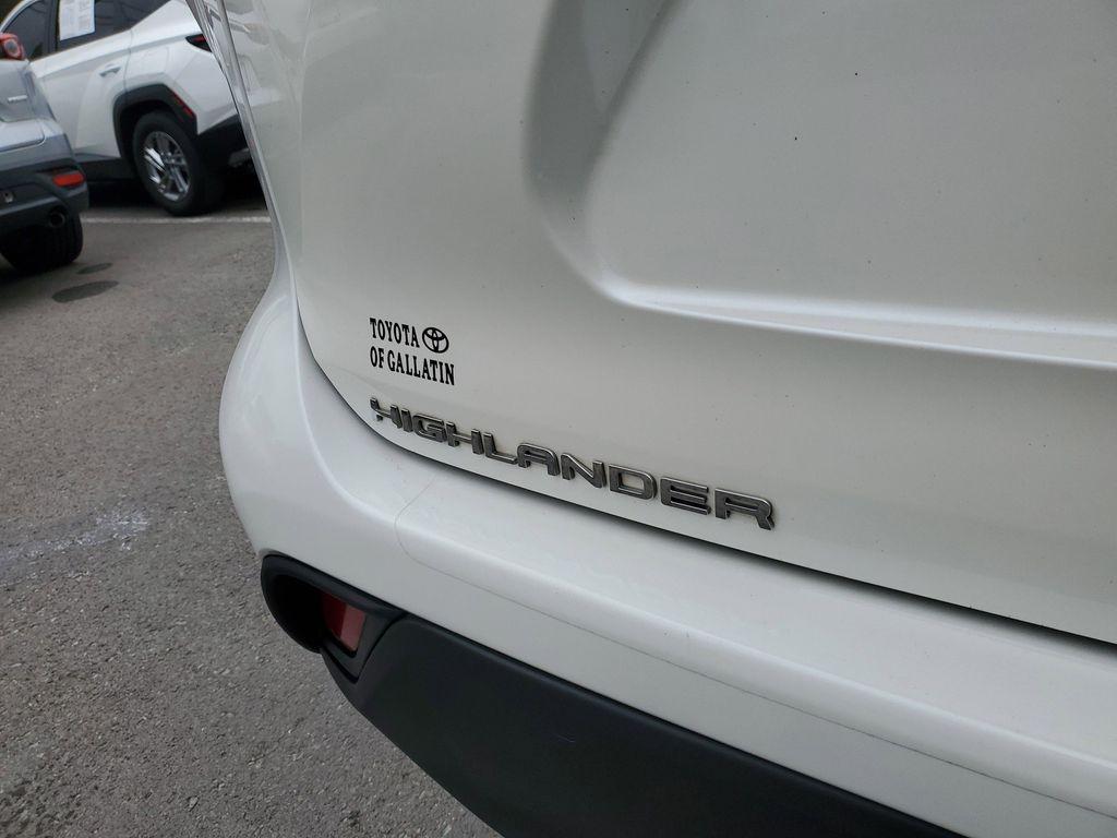 used 2021 Toyota Highlander car, priced at $25,117
