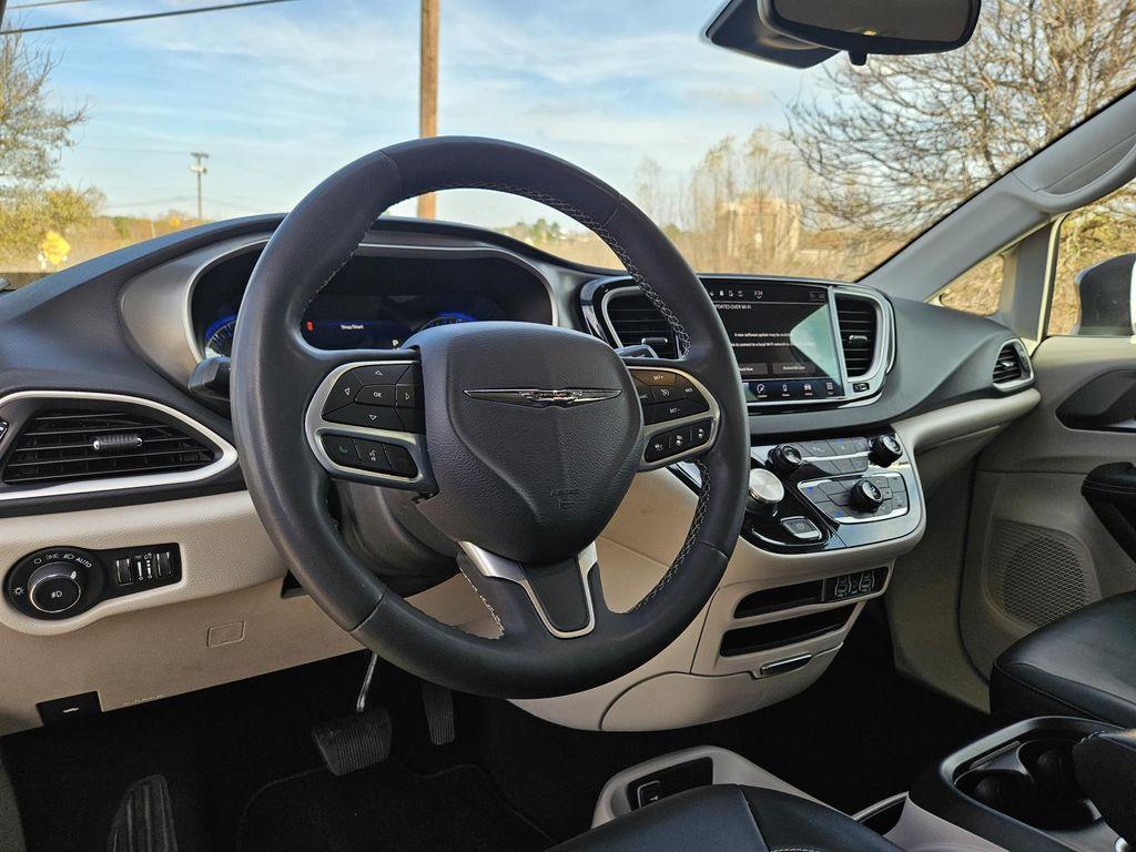 used 2023 Chrysler Pacifica car, priced at $23,816