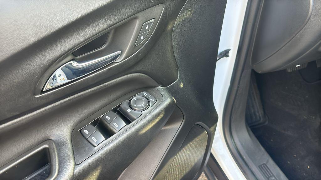 used 2023 Chevrolet Equinox car, priced at $18,271