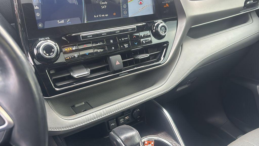 used 2021 Toyota Highlander car, priced at $28,469