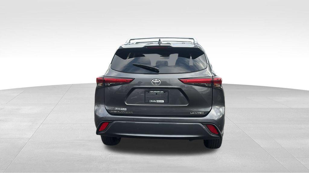 used 2021 Toyota Highlander car, priced at $28,469