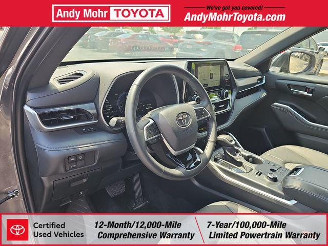 used 2025 Toyota Highlander car, priced at $43,587