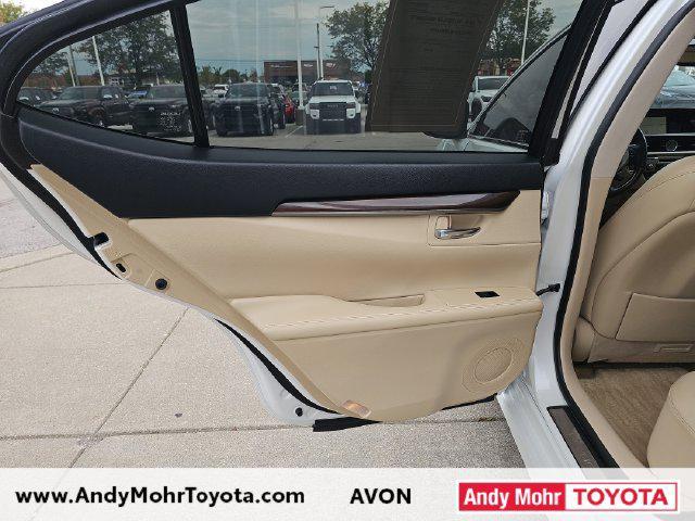 Lexus ES view 33